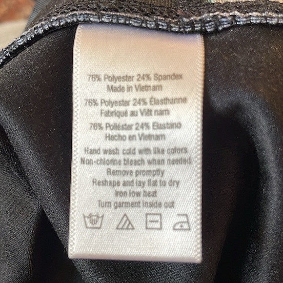 ALO Yoga Airbrush Capri in color Vapor Space - Picture 6 of 6